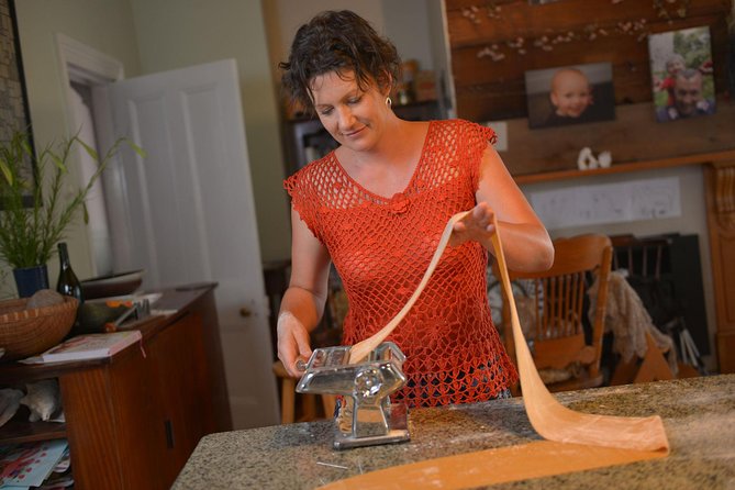 Private Modern Vegetarian Cooking Class With Anna in Northland - Dining Atmosphere