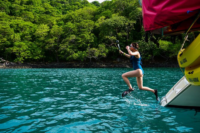 Private Morning Catamaran in Playa Flamingo - Relaxation and Enjoyment