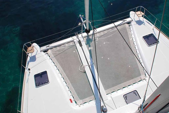 Private Morning Tour Lagoon 400-380 Sailing in Santorini ,Lunch, Drink, Transfer - Boat and Crew Details