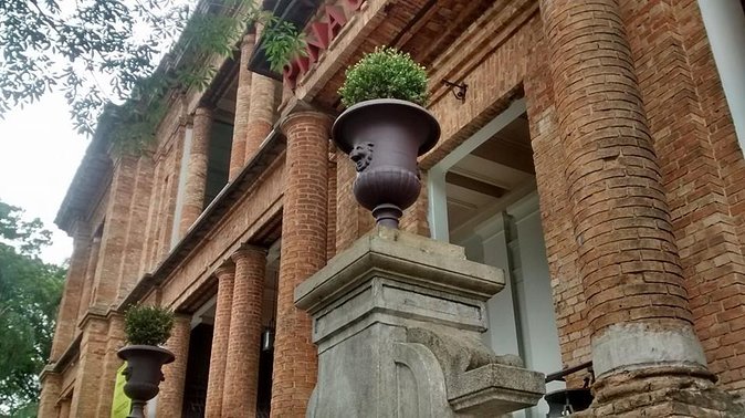 Private Museums Personalized Tour Experience - Included Amenities