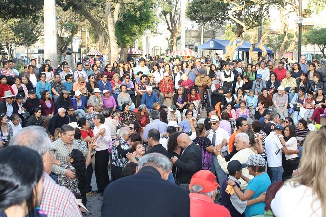Private Neighborhoods Tour: Miraflores, Barranco & Chorrillos - Experiencing Local Cuisine