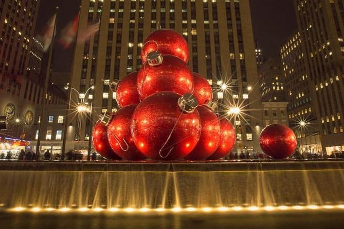 Private New York City Christmas Walking Tour - Strolling Fifth Avenue