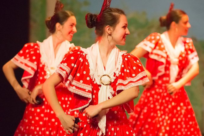 Private Night Route Through the Jewish Quarter of Seville and Flamenco Show. - Accessibility and Transportation