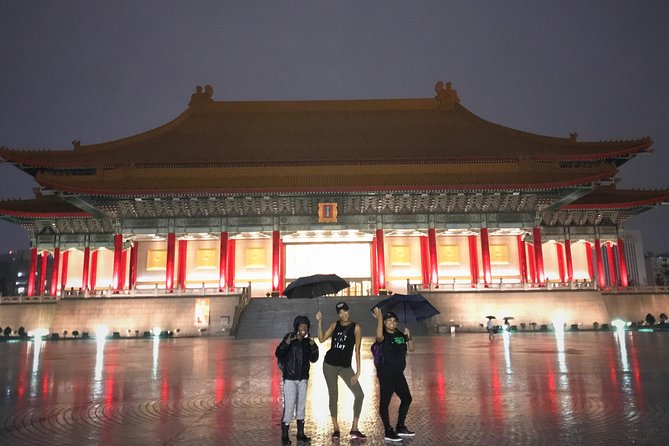 Private Night Tour of Taipei - Dalongdong Baoan Temple