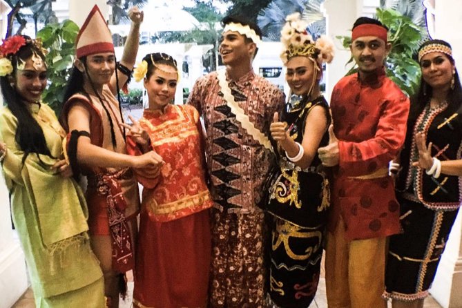 Private Night Tour: Petronas Twin Tower And Shopping - Hindu Temple Exploration