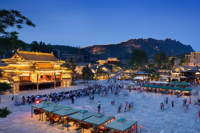 Private Night Tour to Gubei Water Town and Simatai Great Wall With Cable Car - Expert English-speaking Tour Guide