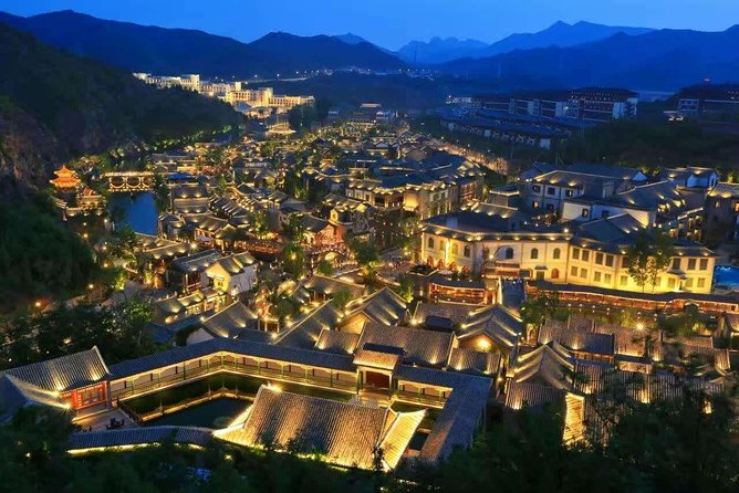 Private Night Tour to Gubei Water Town and Simatai Great Wall With Cable Car - All-weather Tour Accessibility