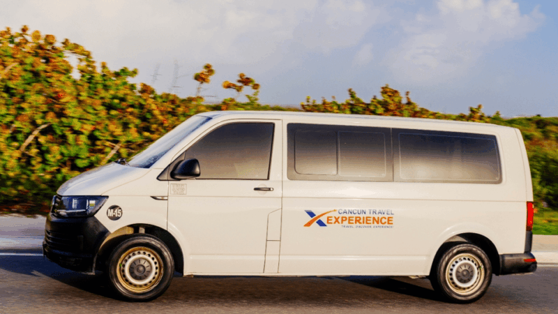 Private One-Way or Roundtrip Transportation to Cancun Hotels - Key Points