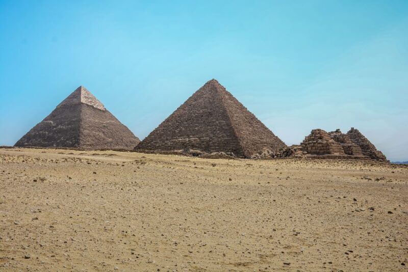 Private Overnight Tour to Cairo From Hurghada by Bus - Day One: Giza Pyramids and Egyptian Museum