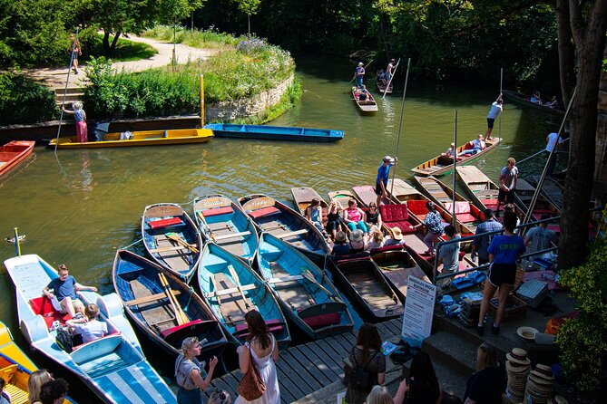 Private | Oxford University Punting Tour - Punting on the River Cherwell