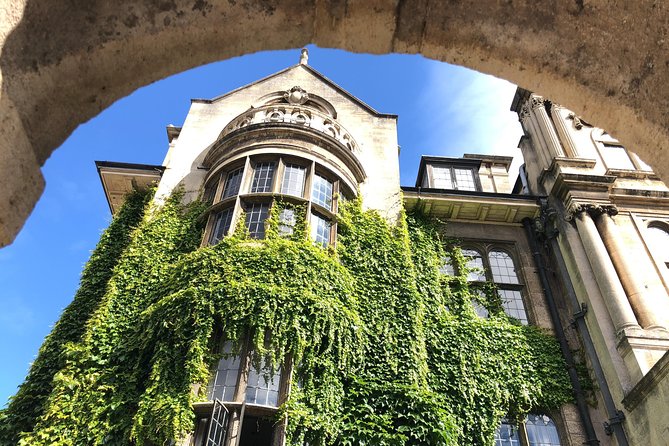 Private Oxford Walking Tour With University Alumni Guide - Exploring Historic Cobbled Streets