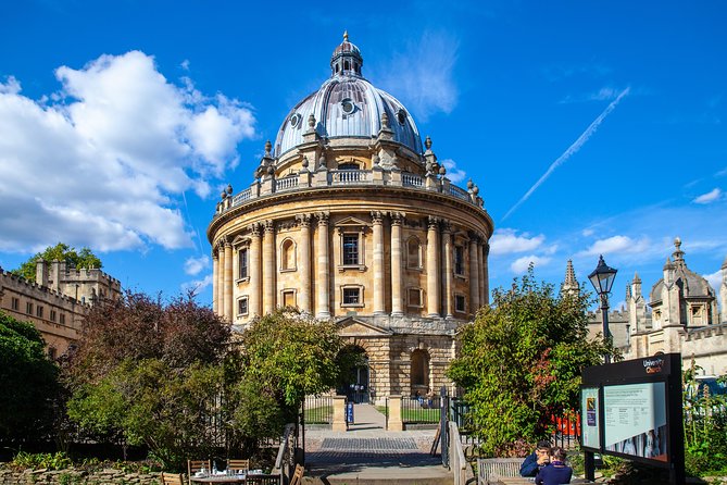 Private Oxford Walking Tour With University Alumni Guide - Discovering Famous Student Legacies