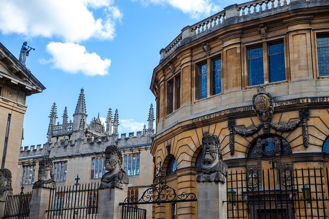 Private Oxford Walking Tour With University Alumni Guide - Quadrangles, Chapels, and Gardens