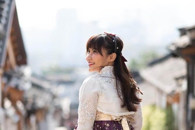 Private Palace Photo Shoot in Seoul With a Photographer - Accessibility and Group Size