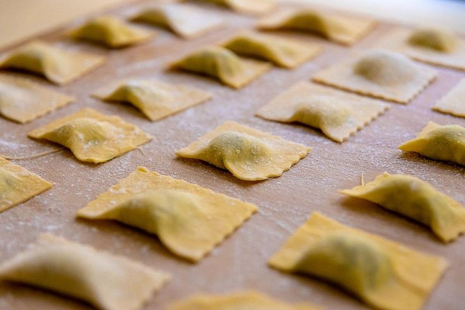 Private Pasta-Making Class at a Cesarinas Home With Tasting in Arezzo - Beverage Offerings