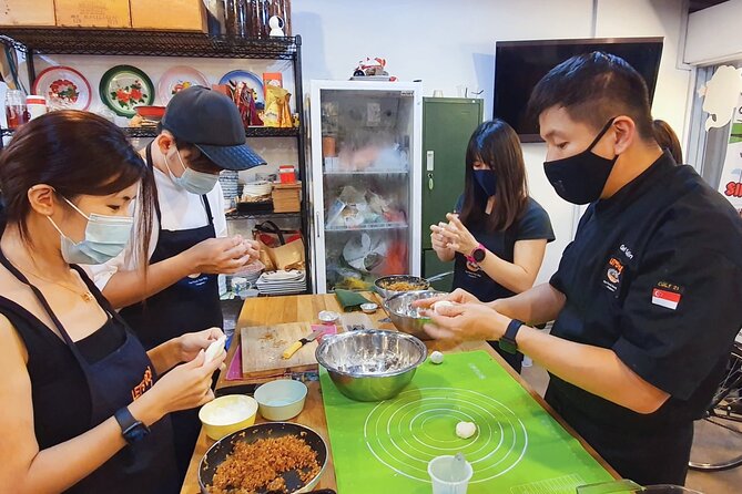 Private Peranakan Cooking Class in a Studio Near Lavender MRT - Instructor and Class Setting