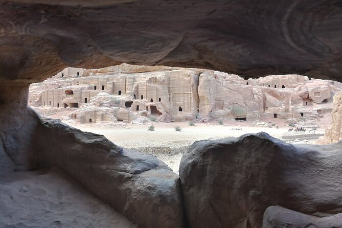 Private Petra Back Entrance Tour With Guide . - Petra Back Entrance Experience
