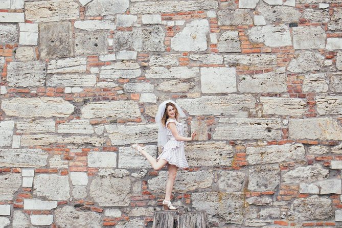 Private Photo Session With a Local Photographer in Budapest - Accessibility and Participation