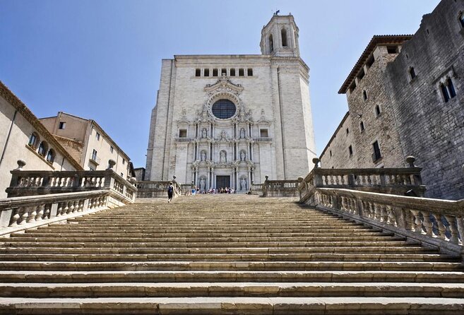 Private Photo Session With a Local Photographer in Girona - Key Points