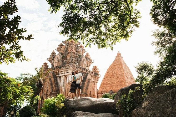 Private Photo Session With a Local Photographer in Hoi an - Traveler Participation