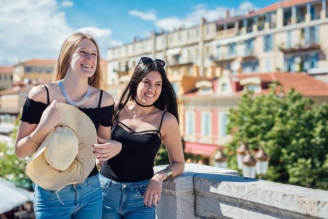 Private Photo Session With a Local Photographer in Monaco - Tips for Posing and Outfit Selection