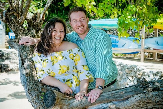 Private Photo Session With a Local Photographer in Ocho Rios - Near Public Transportation