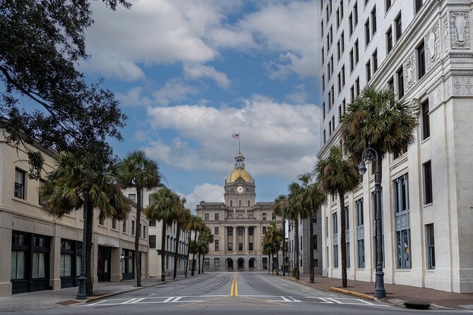 Private Photography Tour of Savannah Squares - Exploring Savannahs Squares