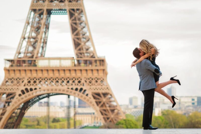 Private Photoshoot and Shopping Tour With Hotel Transfers - Eiffel Tower and Louvre Visits