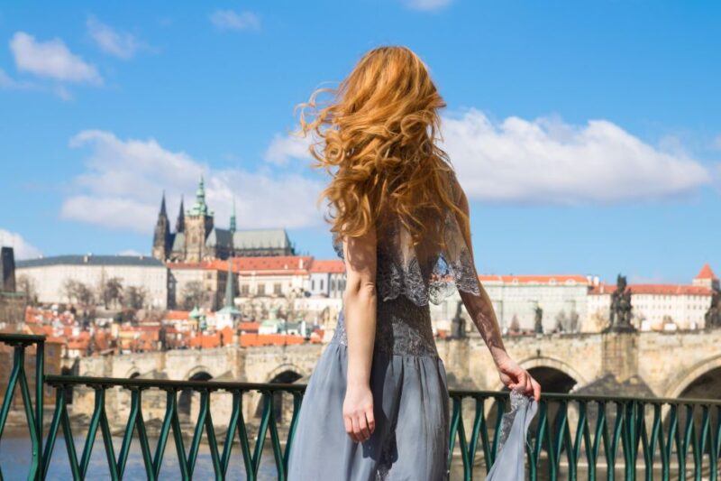 Private Photoshoot in Prague - Photographer Background