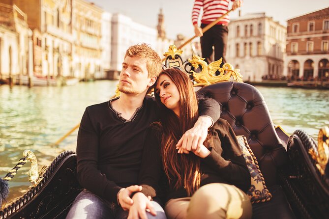 Private Photoshoot on Personal Gondola in Venice - Meeting Point and Logistics