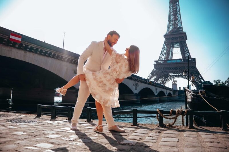 Private Photoshoot Tour Near Your Chosen Famous Landmark - Photo Delivery