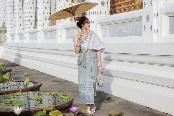Private Photoshoot With Thai Traditional Dress at Wat Arun - Accessorize With Traditional Costumes