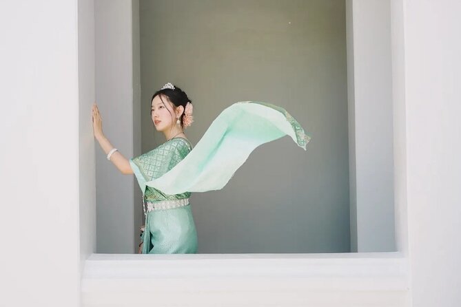 Private Photoshoot With Thai Traditional Dress at Wat Arun - Nearby Attractions and Activities