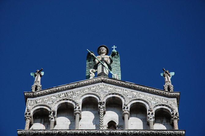 Private Pisa and Lucca Tour by Van From Florence - Piazza Dei Cavalieri Visit
