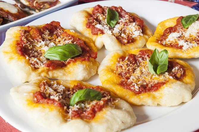 Private Pizza & Tiramisu Class at a Cesarinas Home With Tasting in Chieti - Class Details