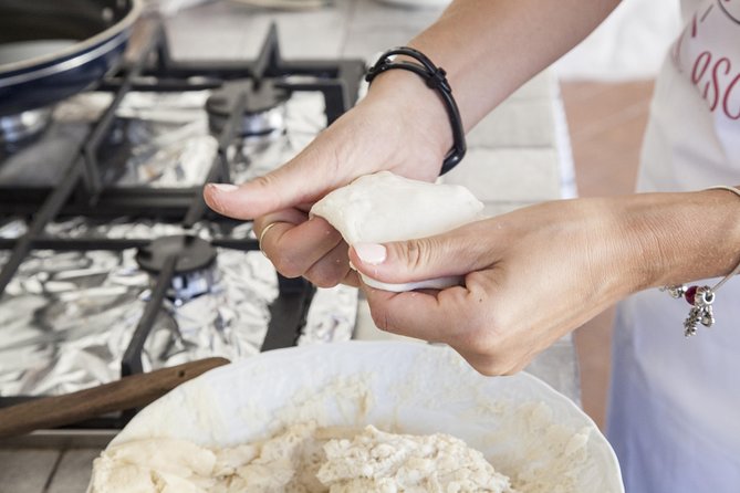 Private Pizza & Tiramisu Class at a Cesarinas Home With Tasting in La Spezia - About Your Stay