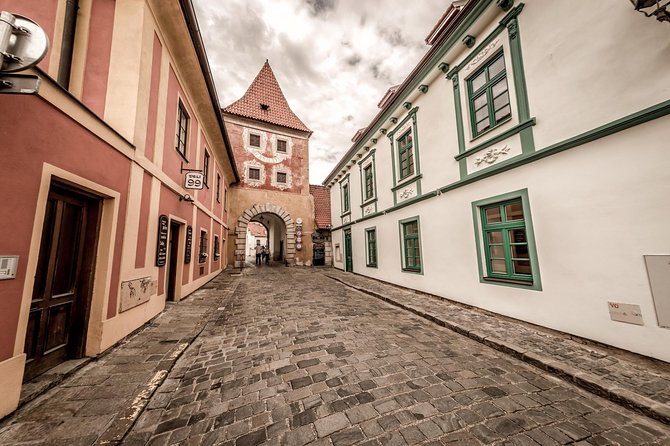 Private Prague to Salzburg Luxury Car via Cesky Krumlov by Guide - Exploring Cesky Krumlov