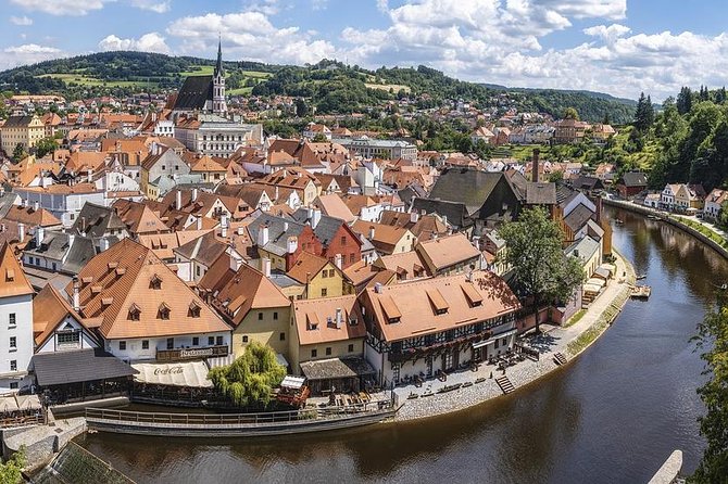 Private Prague to Salzburg Luxury Car via Cesky Krumlov by Guide - Visiting Hluboka Chateau