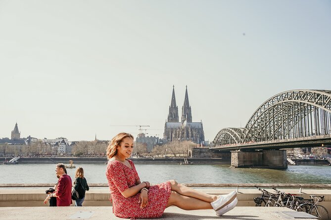 Private Professional Holiday Photoshoot in Cologne - Exploring Photogenic Backdrops