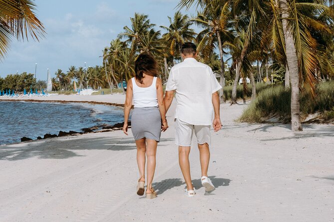 Private Professional Holiday Photoshoot in Maui - What to Bring and Wear