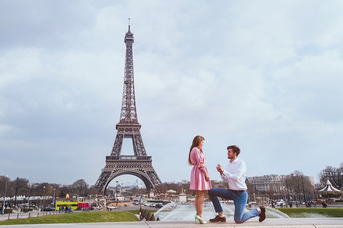 Private Proposal Photoshoot in Paris - Capturing the Proposal Moment
