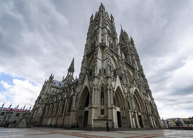 Private Quito City Tour, Equator Line and Pululahua Volcano - Key Points