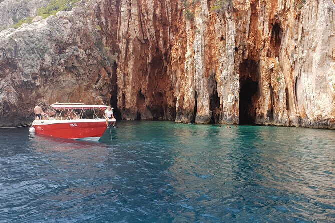 Private Red Rocks and Pakleni Islands Beach Hopping Speedboat Tour - Inclusions and Amenities