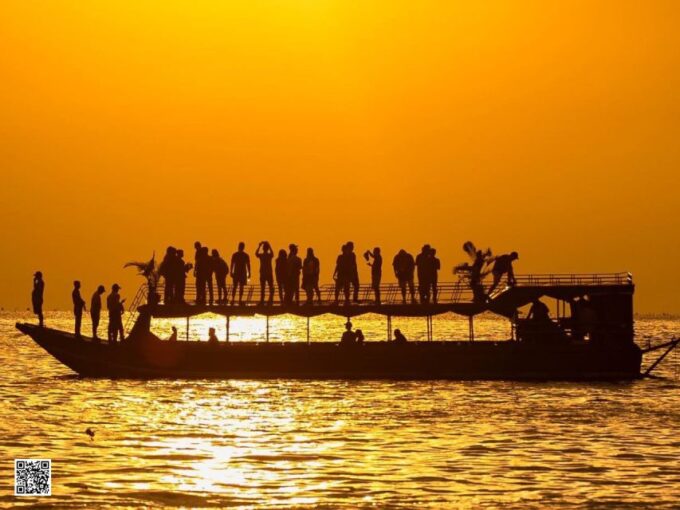 Private River Cruise Along Tonle Sap Lake & Floating Village - Scenic Views and Wildlife