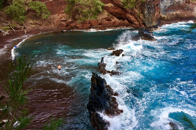 Private Road to Hana Tour - Group Size and Accessibility