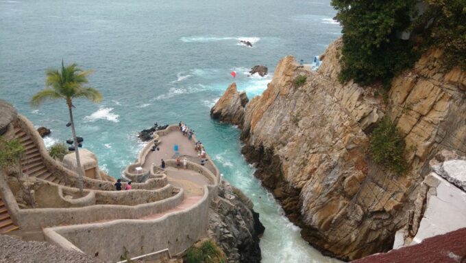 *Private Round-Trip Shuttle: Quebrada Cliff-Dive Watching - Acapulco Destination