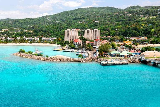 Private Round Trip Transfer: Donald Sangster Airport MBJ to Ocho Rios by Minivan - Luggage and Passenger Capacity