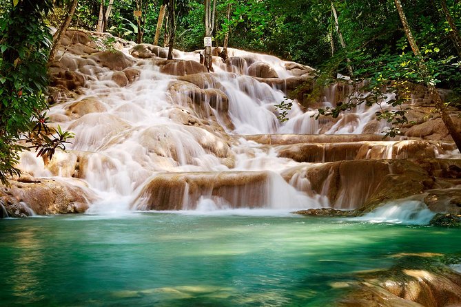 Private Round Trip Transfer: Donald Sangster Airport MBJ to Ocho Rios by Minivan - Pickup and Waiting Times