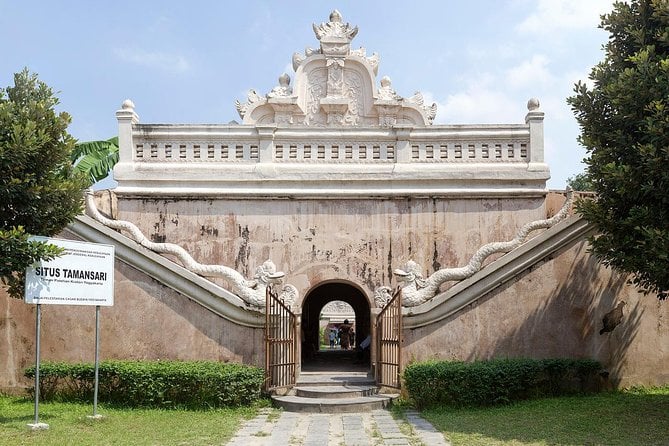 Private Royal Heritage Tour: Yogyakarta Palace, Watercastle, Sonobudoyo Museum - Exploring Yogyakartas Heritage