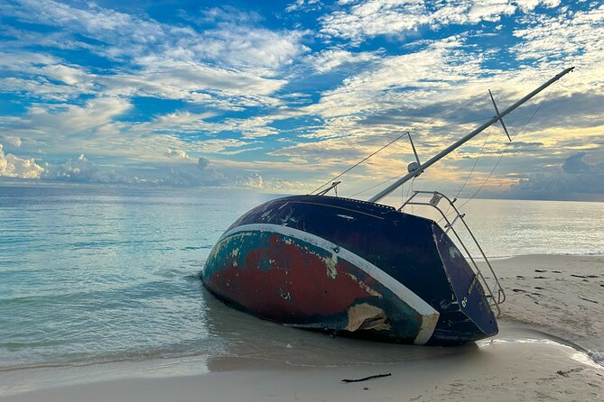 Private Safari Tour in Hoyo De Pelempito and Cabo Rojo Beach - Exploring Hoyo De Pelempito